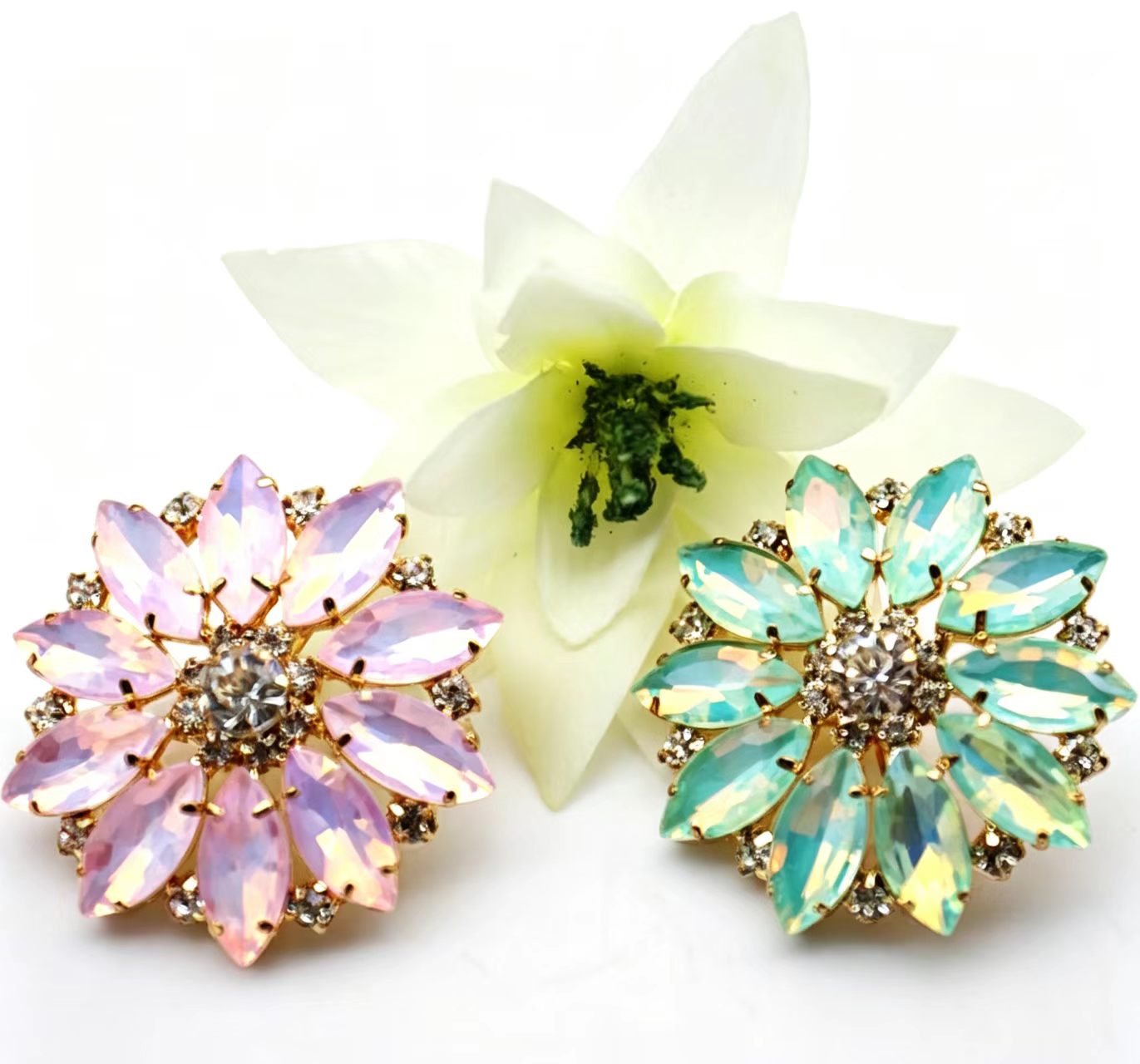 Bottoni in resina a forma di f - Sew On Rhinestone recensione e prezzo