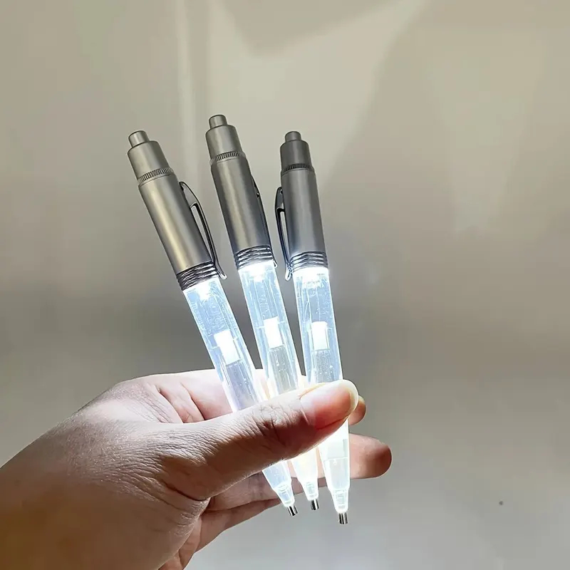 Penna LED per Diamond Painting - Embroidery Embellishments recensione e prezzo