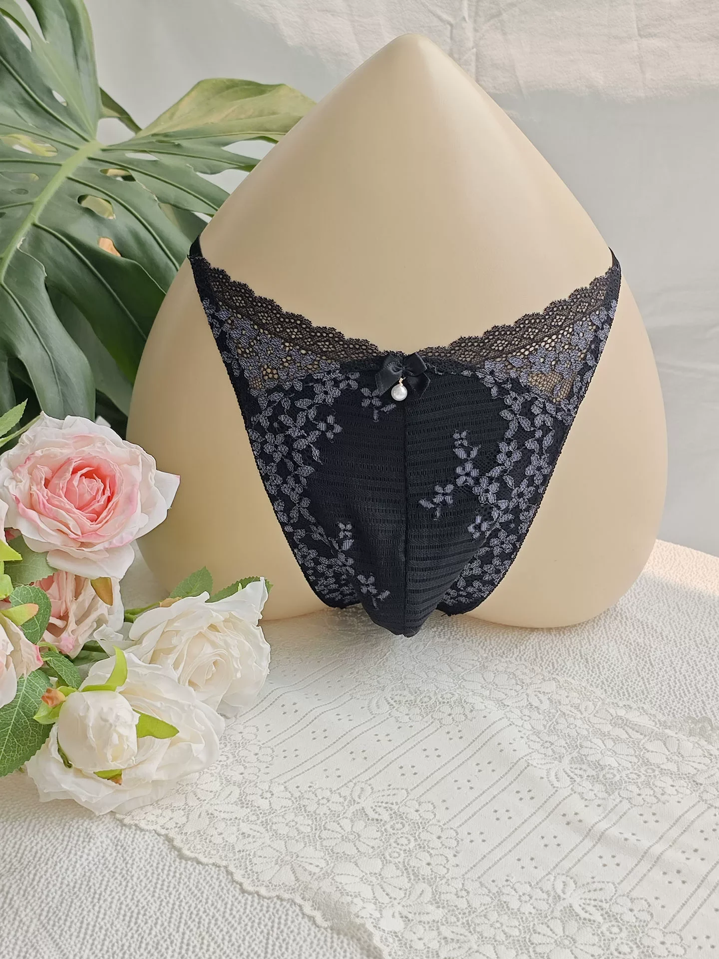 Slip da Uomo in Pizzo Nero con - Embroidery Embellishments recensione e prezzo