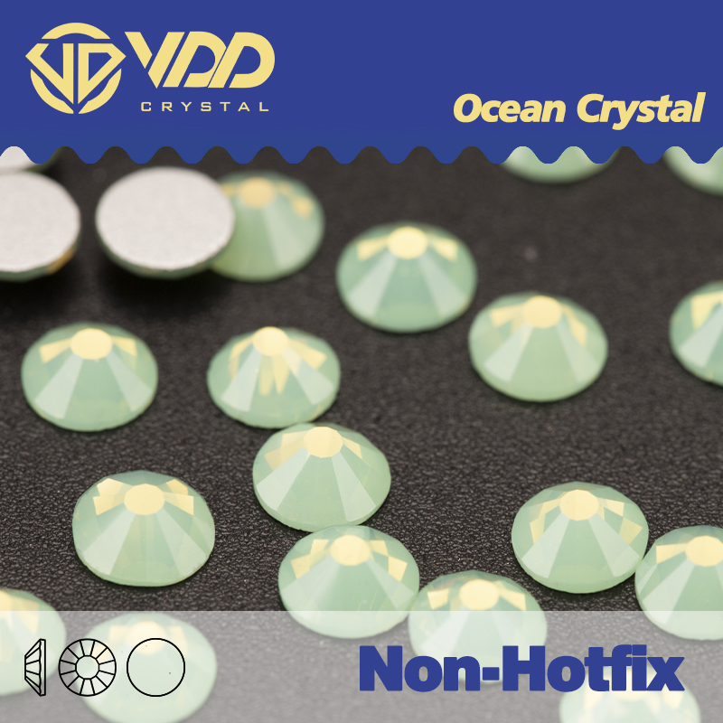VDD 046 Cristalli opali verdi  - Hotfix Rhinestone Sheet recensione e prezzo